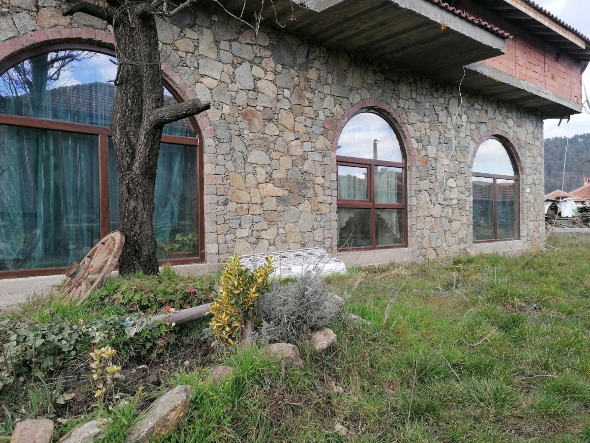Villa Лилянината Къща Kalofer Exterior foto